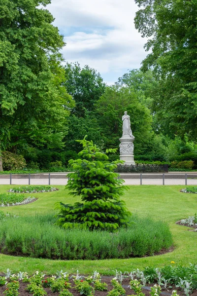 Walk through the Tiergarten park