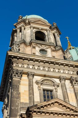 Parktan Berlin Katedrali manzarası Lustgarten