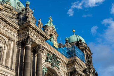 Parktan Berlin Katedrali manzarası Lustgarten
