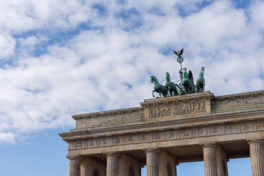 Berlin 'deki Brandenburg Kapısı.