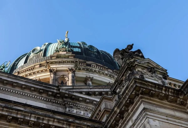 Spree nehrinden Berlin Katedrali'nin görünümü — Stok fotoğraf