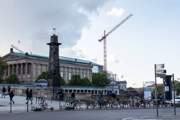 Анна-Луиза-Карш-Штрассе в центре Берлина — стоковое фото