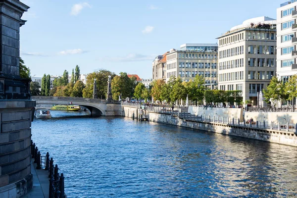 Vista do rio Spree do lado do Berliner Dom — Fotografia de Stock