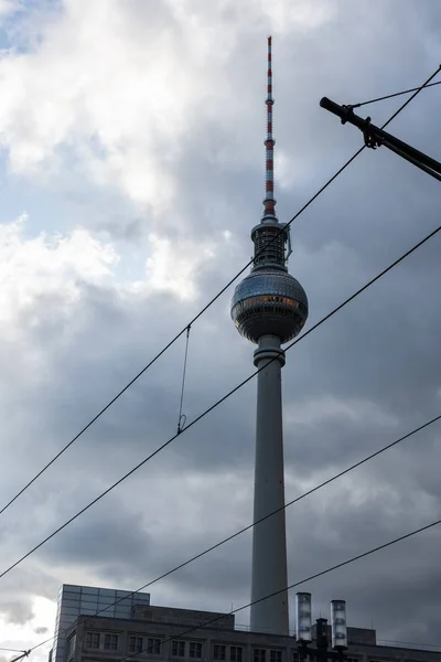 Berlin 'in merkezindeki televizyon kulesinin görüntüsü — Stok fotoğraf