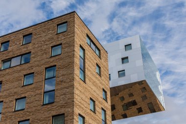 Nehir kıyısında yürü Spree