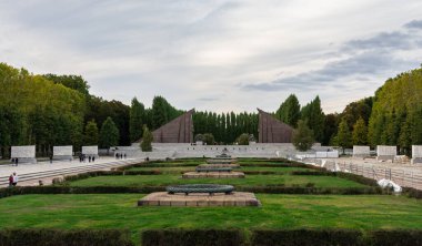 Sovyet Savaş Anıtı, Treptower Parkı