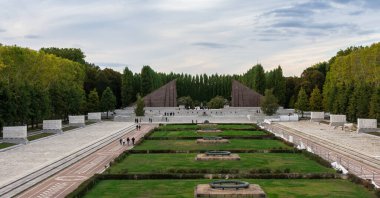 Sovyet Savaş Anıtı, Treptower Parkı
