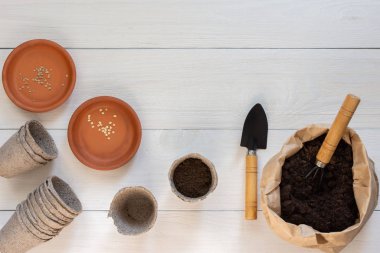 Tohumlar için çevre dostu tencereler