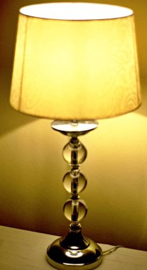 Altın masa lambası.