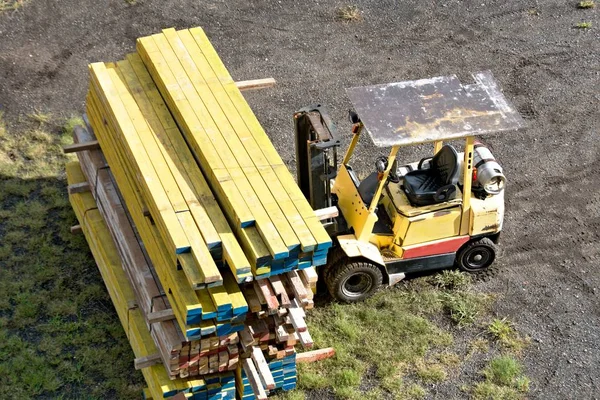 Kereste ve Forklift yığını