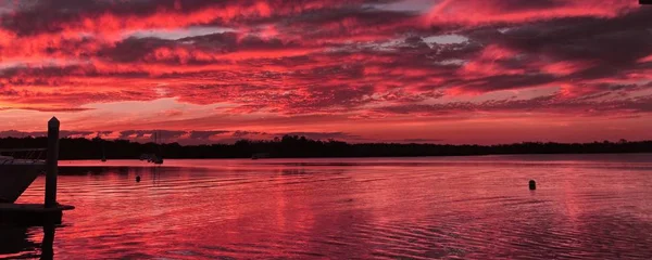 Crimson námořní slunce krajina. — Stock fotografie