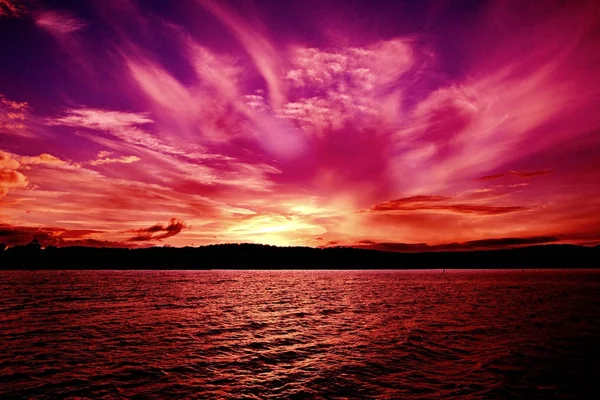 Spektakulární růžová oranžová fialová oceán západu slunce. Austrálie — Stock fotografie