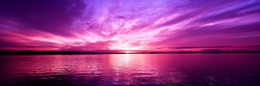 Şeker pembe kıyı gündoğumu deniz manzarası. Avustralya.