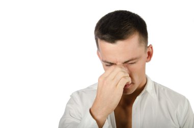 Migren. Adam ve baş ağrısı.