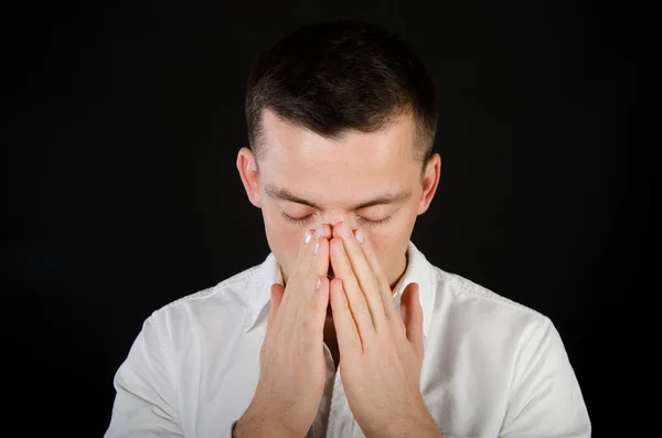 Loopneus. Jonge man en verkoudheid. — Stockfoto