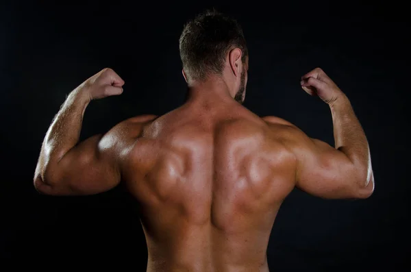 Молодой человек и мускулистая спина . — стоковое фото