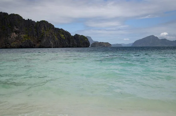 Голубая лагуна. Тропический остров . — стоковое фото