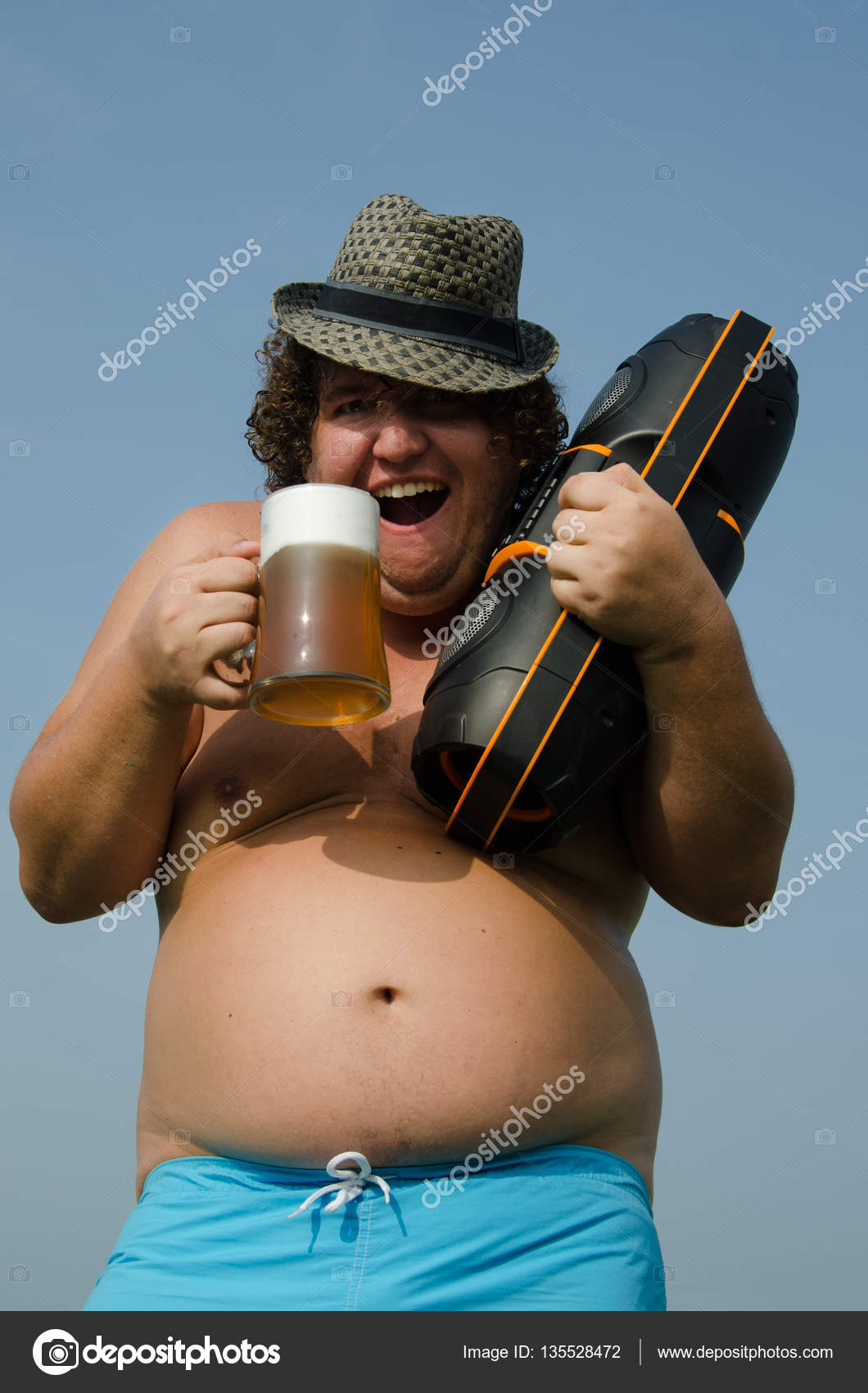 Metal (Heavy,Death,Doom,Thrash,Black,Sludge,Stoner......) - Página 19 Depositphotos_135528472-stock-photo-party-drunk-man-with-a