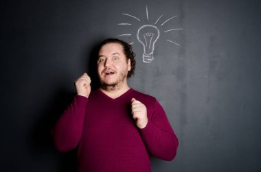 Fikir ve başarı. Evet. Adam sevinir.