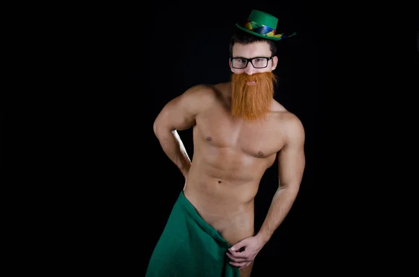 St.Patrick barátait nap. Fiatal, vonzó srác vörös szakáll. — Stock Fotó