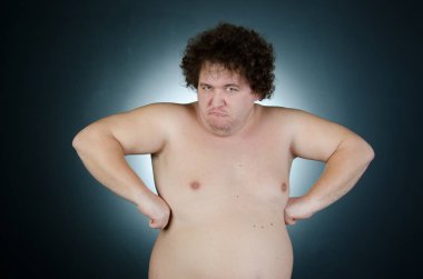 Mutsuz şişman adam.