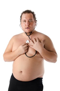 Kalp krizi. Kalın adam. Beyaz arka plan. 