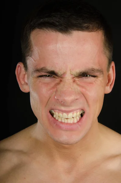若いハンサムな男は怒っています 仕事とストレス — ストック写真