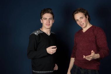 Sınıfta iki öğrenci var.. 