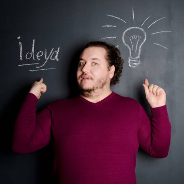 Yeni bir fikir. İş ve çekici bir adam.