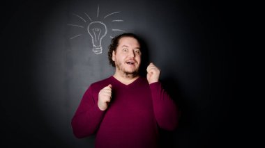 Yeni bir fikir. İş ve çekici bir adam.