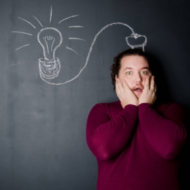 Yeni bir fikir. İş ve çekici bir adam.