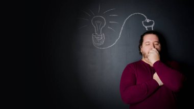 Yeni bir fikir. İş ve çekici bir adam.