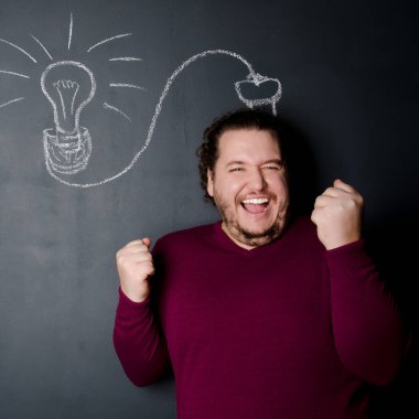 Yeni bir fikir. İş ve çekici bir adam.