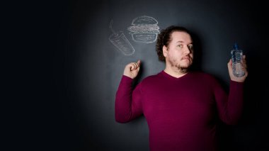 Diyet ve sağlıklı yaşam tarzı. Komik şişman adam..