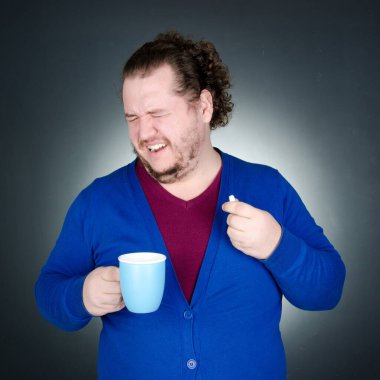 Diyet ve sağlıklı yaşam tarzı. Komik şişman adam..