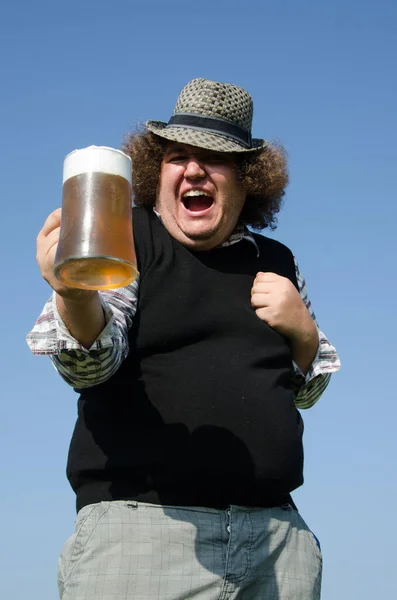 Gordo Engraçado Está Beber Cerveja — Fotografia de Stock