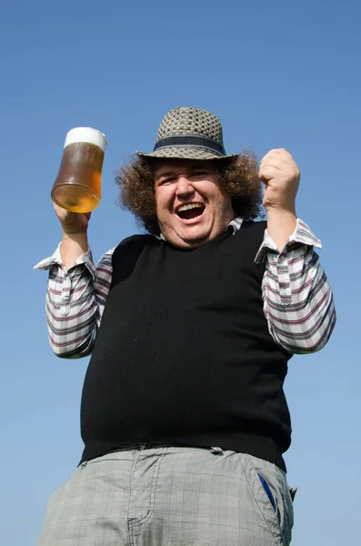 Divertente Ragazzo Grasso Sta Bevendo Birra — Foto Stock