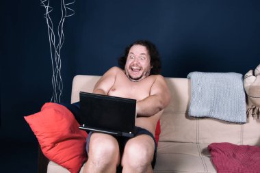 Dünyadaki kriz ve komik işsiz bir adam..