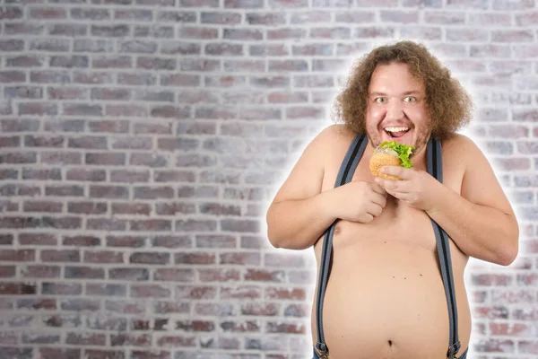 ダイエット中の面白い脂肪の男 — ストック写真