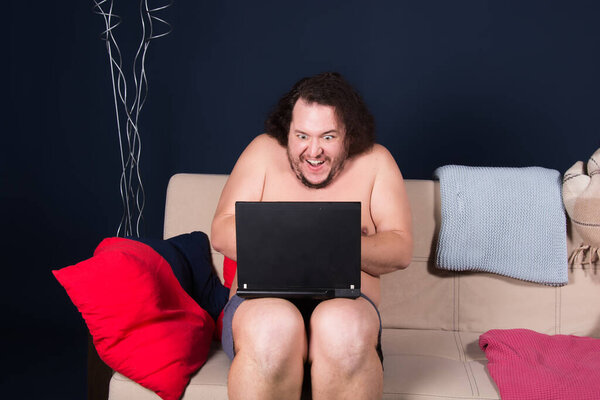 Кризис в мире и забавный безработный
.