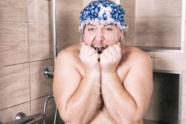 Lustig Fett Mann Die Dusche — Stockfoto