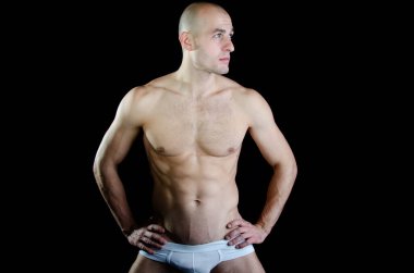 Genç ve çekici bir adam. Güzel vücut..