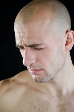 Baş ağrısı. Çekici adam ve sağlık sorunları.