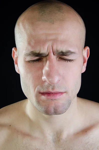 頭痛だ 魅力的な男と健康上の問題 — ストック写真