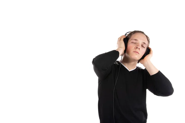 Jeune Étudiant Attrayant Écoute Musique Fond Blanc — Photo