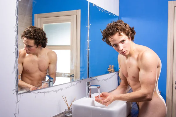 Young Handsome Guy Shower — Stock Photo, Image