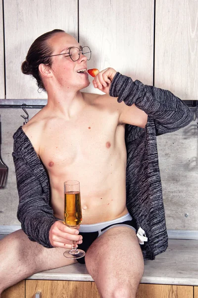 Semester Ung Attraktiv Kille — Stockfoto