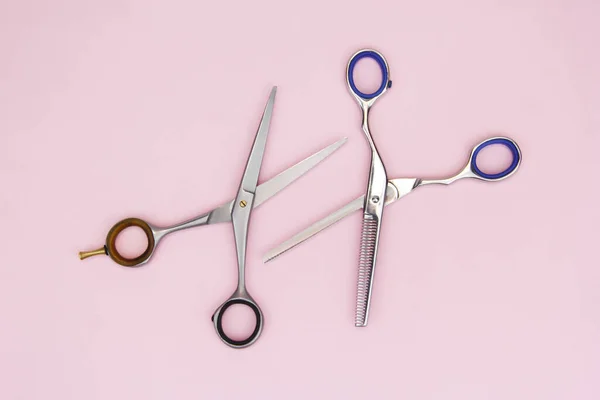Scissors Cutting Hair Pink Background Scissors Thinning Out Hair Top — Stock Photo, Image