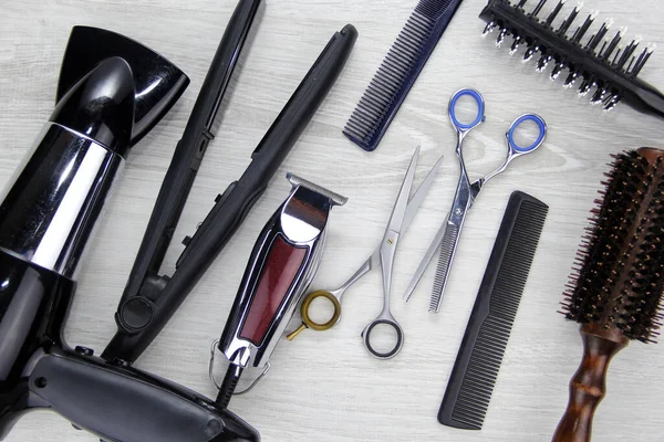 Cadre Complet Outils Professionnels Pour Coiffeur Sur Fond Noir — Photo