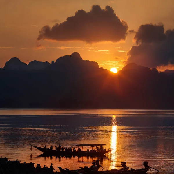 Khao Sok Ulusal Parkı Nda Gün Doğumu Tayland — Stok fotoğraf